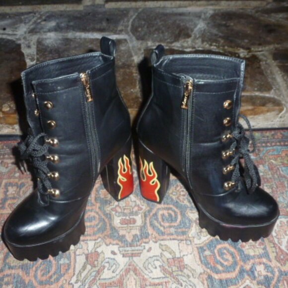 HOT- LAMODA Black Platform Ankle Boots – Flame Heel Design – EU 37 - Picture 4 of 16